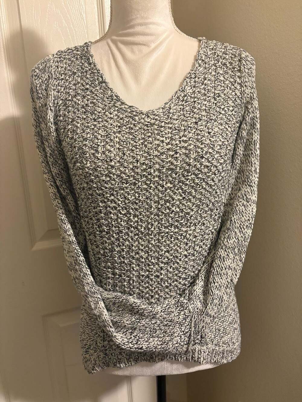 RDI V-Neck Long Sleeve Black and White Marled Knit Fisherman Sweater Size S